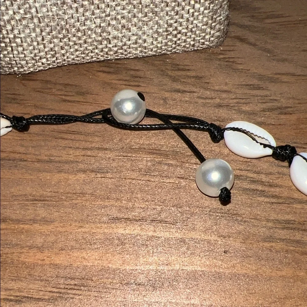 EUC - Vintage Elegant Sea Shell and Pearl Necklace - Picture 5 of 7